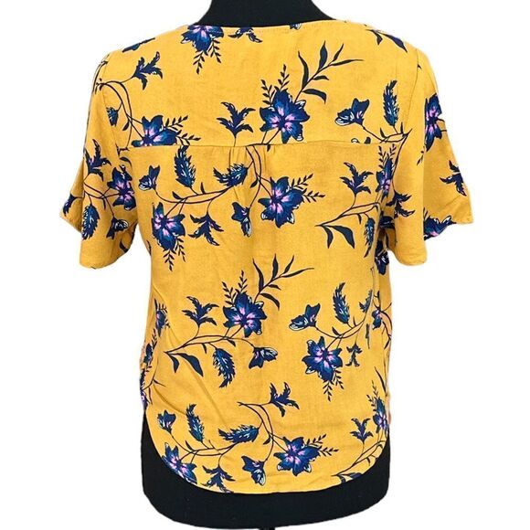 Urban Romantics tie front button front floral top size S, 100% rayon. - Picture 3 of 5